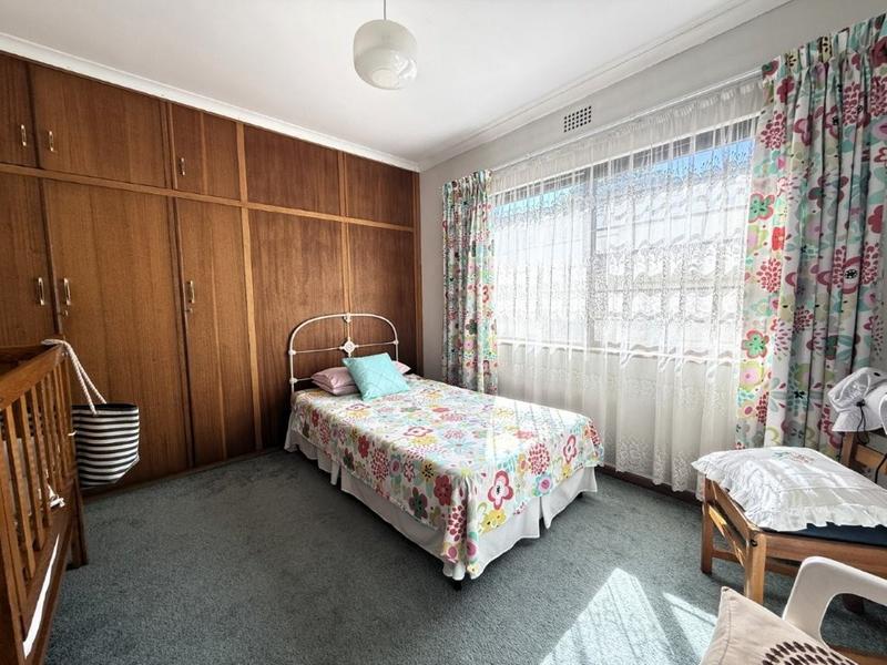 4 Bedroom Property for Sale in Bergzicht Western Cape